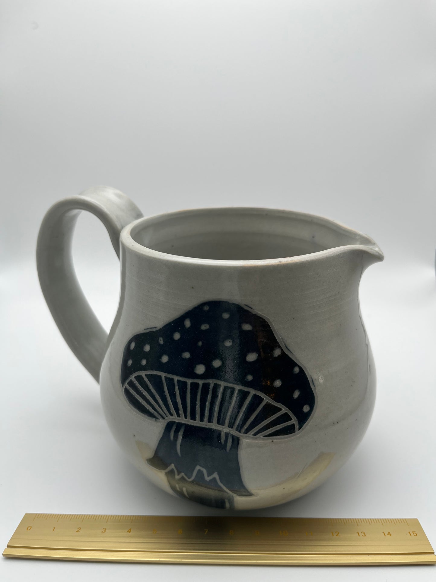 Mush Pitcher