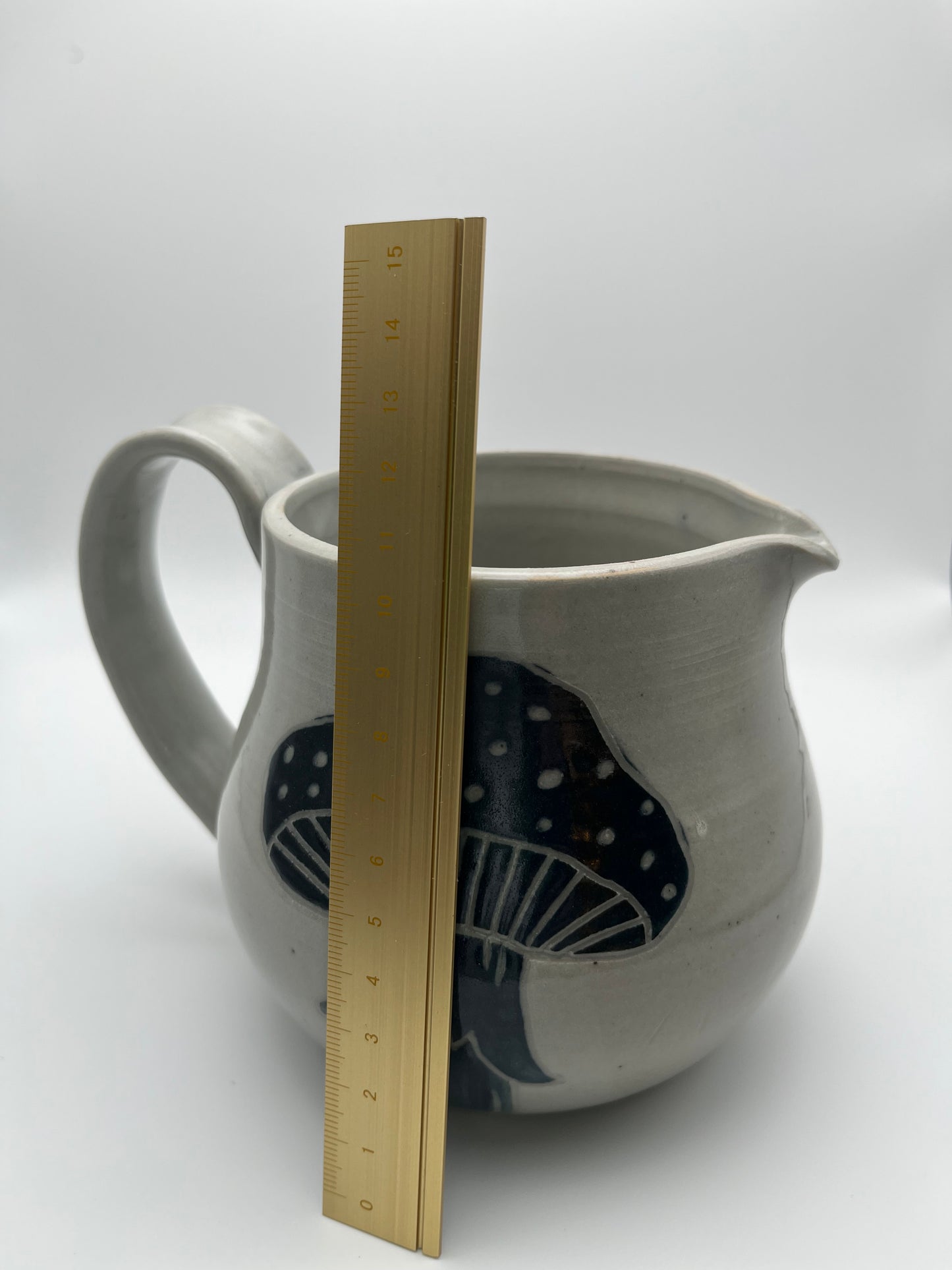 Mush Pitcher